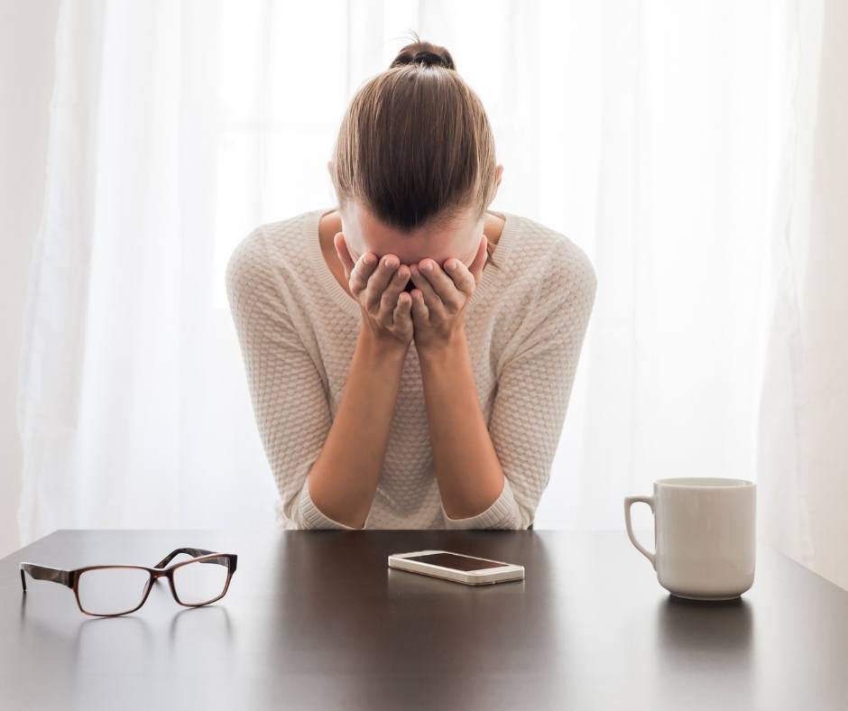 Wypalenie zawodowe w branży beauty - zmęczona specjalistka